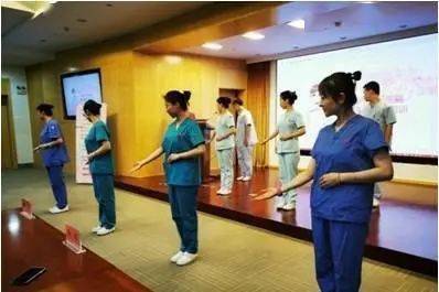 展禮儀風(fēng)采，樹巾幗形象 市人民醫(yī)院開展窗口服務(wù)禮儀培訓(xùn)